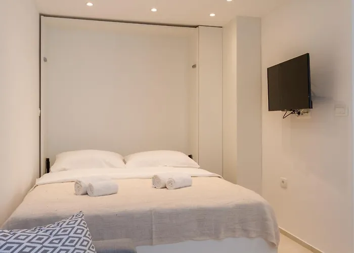 Studio Apartment Tetida By Locap Group